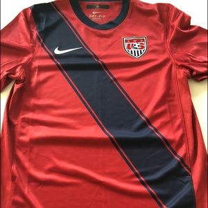 Nike drifit men’s USA red soccer jersey small